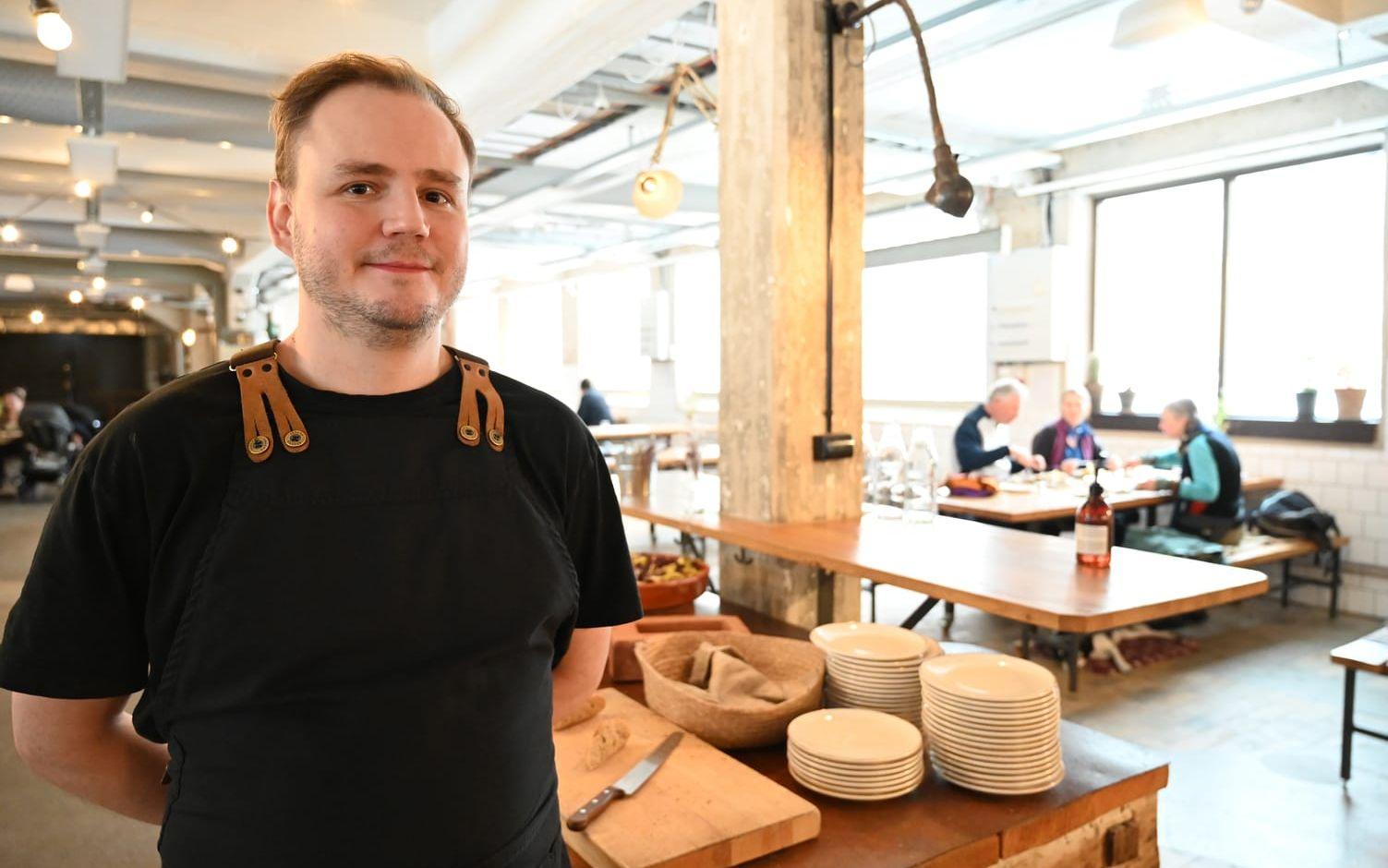Niklas Lindström har trivts med jobbet i restaurangen och har tyckt om att arbeta med hållbarhetstänket.